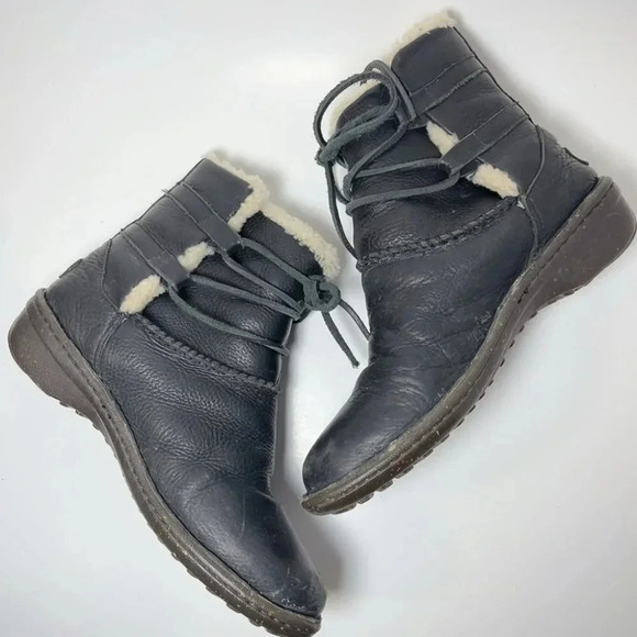 UGG  Black Caspia Lace Up Leather Boots - Picture 9 of 11